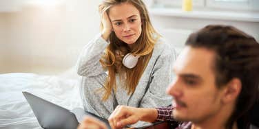 Couple in relationship that is not going well. 
