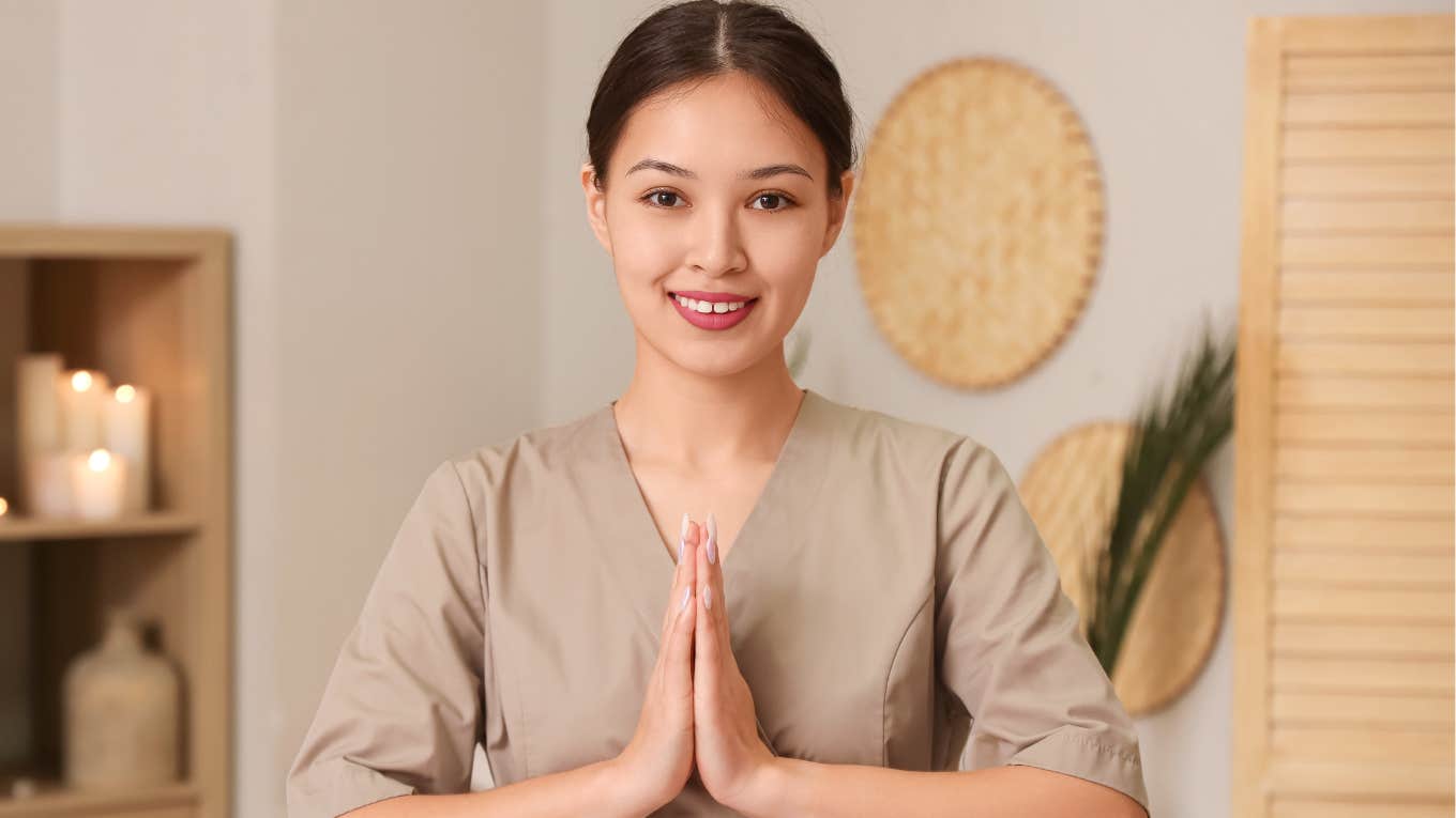 The Type Of Massage That May Prevent Cancer, According To Research Spa person gives the type of massage that may prevent cancer.