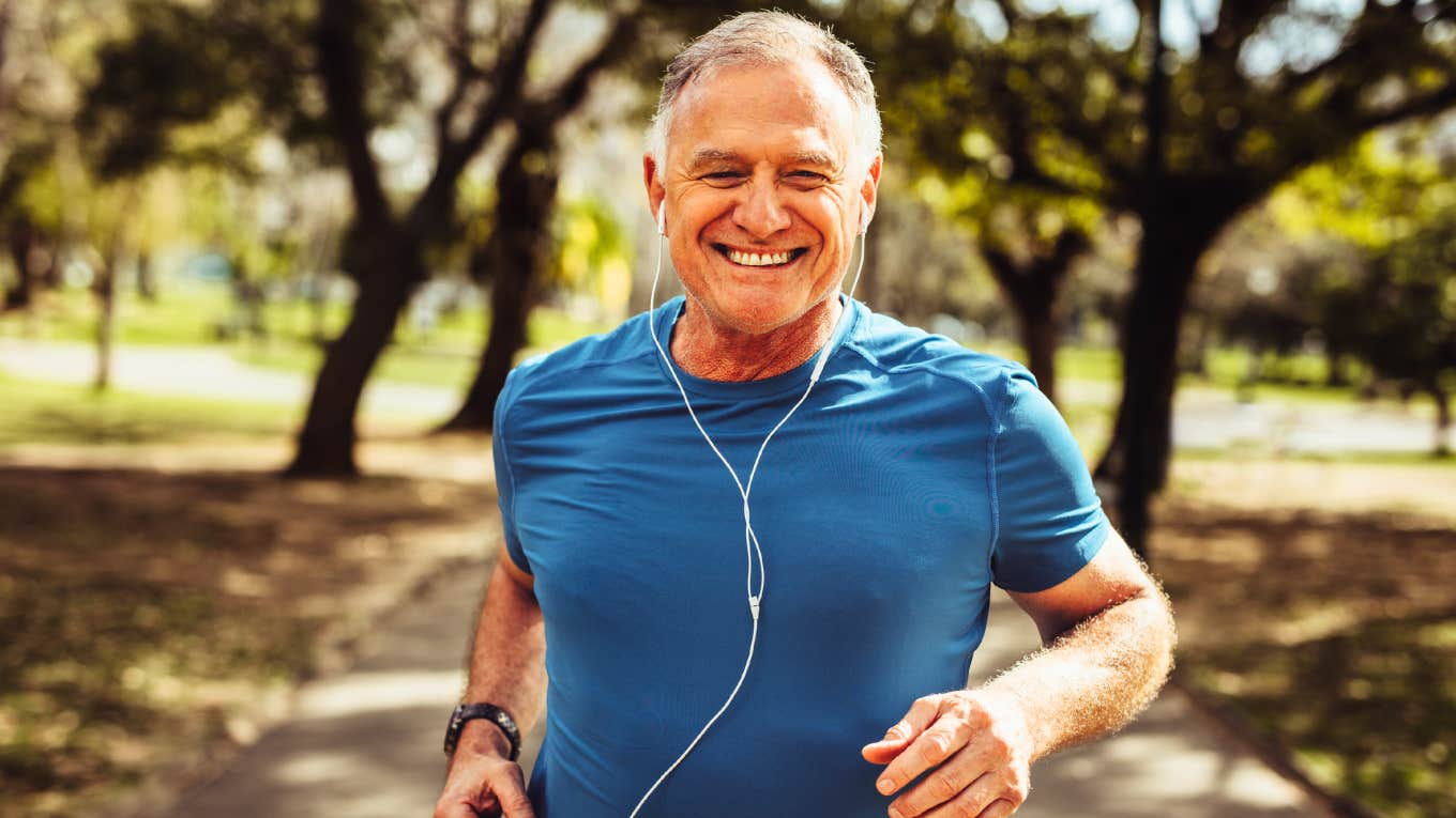 The Worst Foods To Eat Before A Workout Man working out.